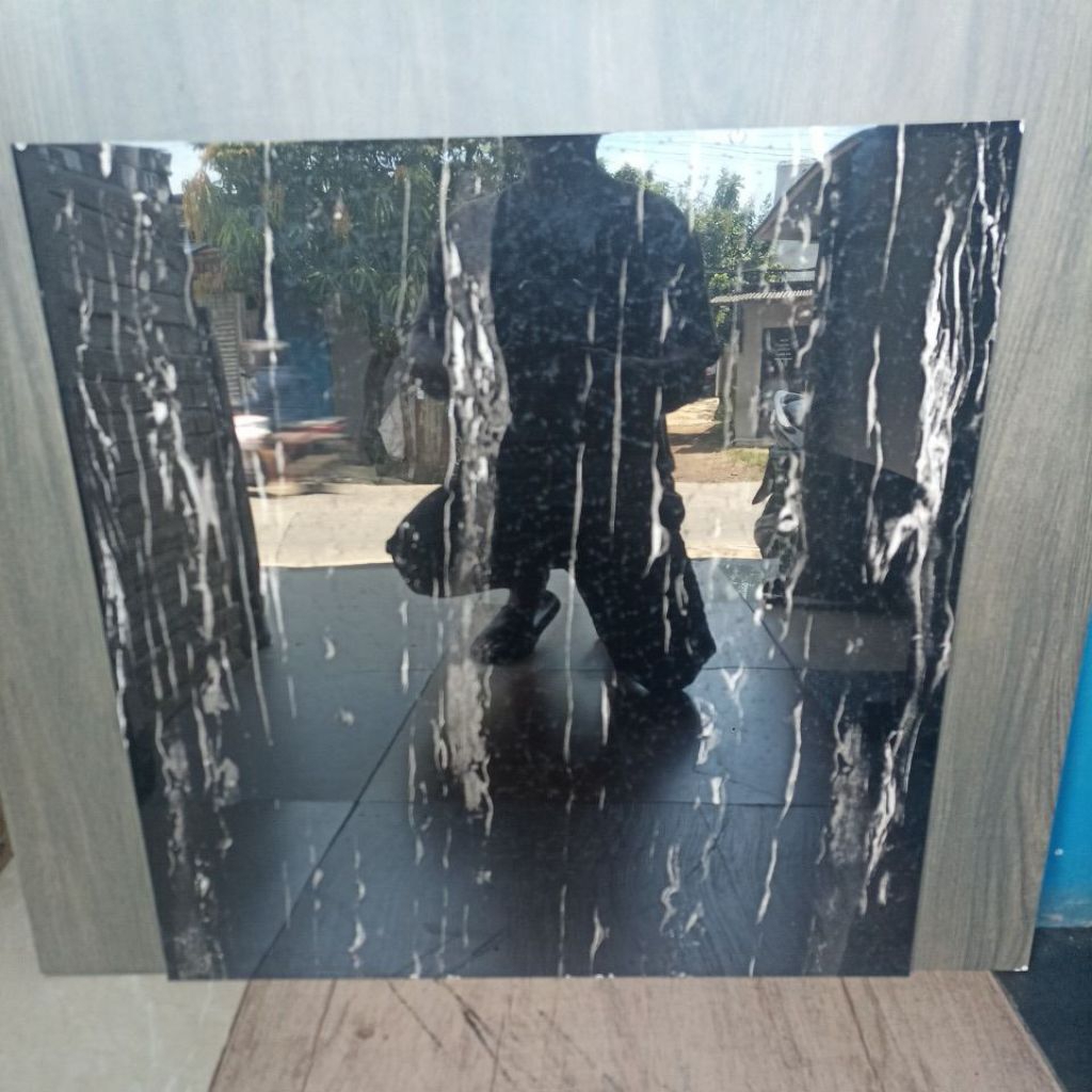 Granit 60x60 torch hitam motif ab