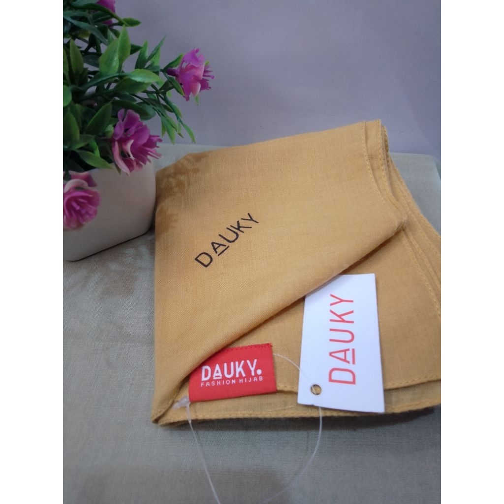 Hijab Segi Empat Plain Square Dauky