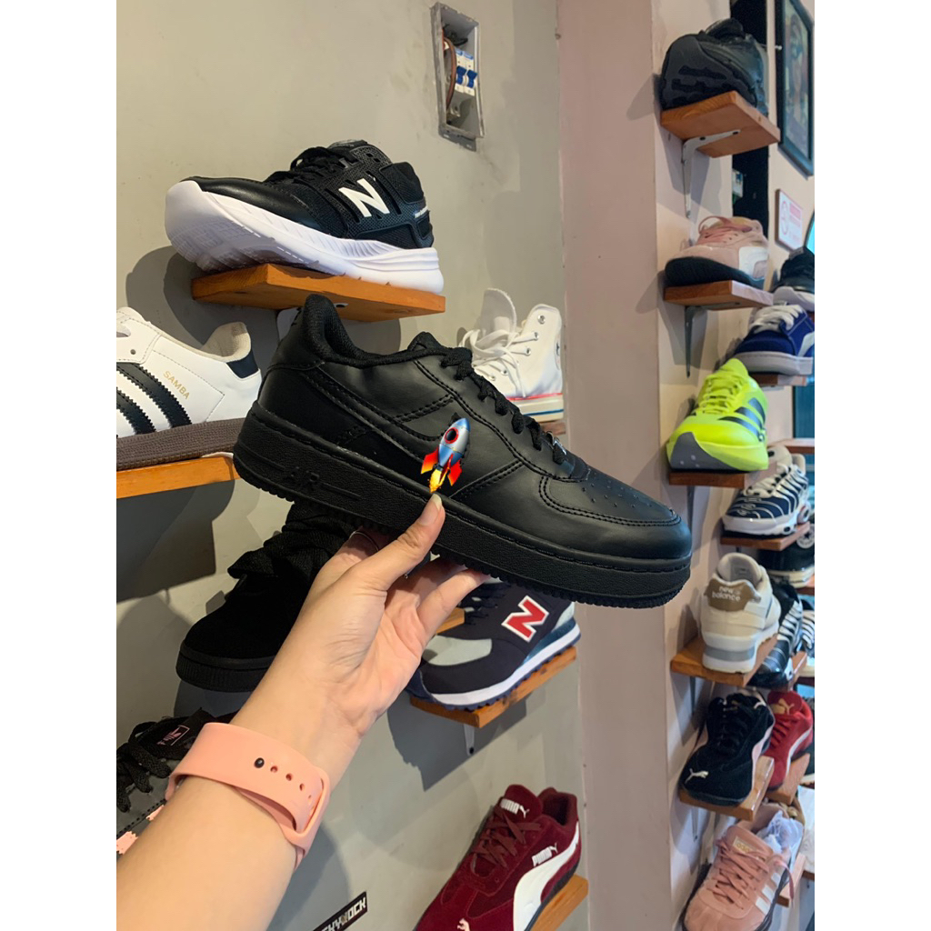 SEPATU FULL BLACK / SEPATU SEKOLAH / SEPATU CEWE COWO KEREN