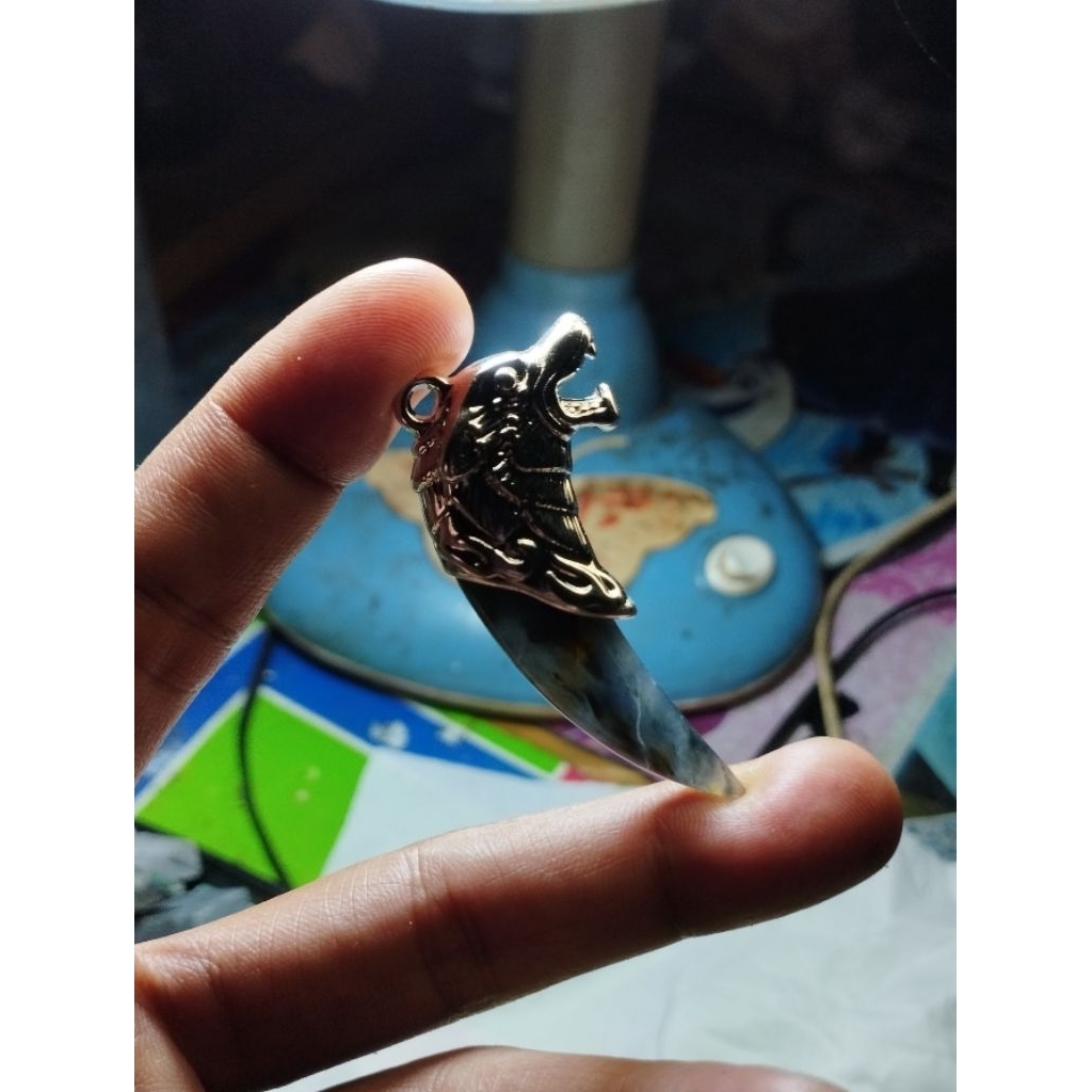 bandulan kalung/liontin batu akik blue opal model taring motip kepala singa