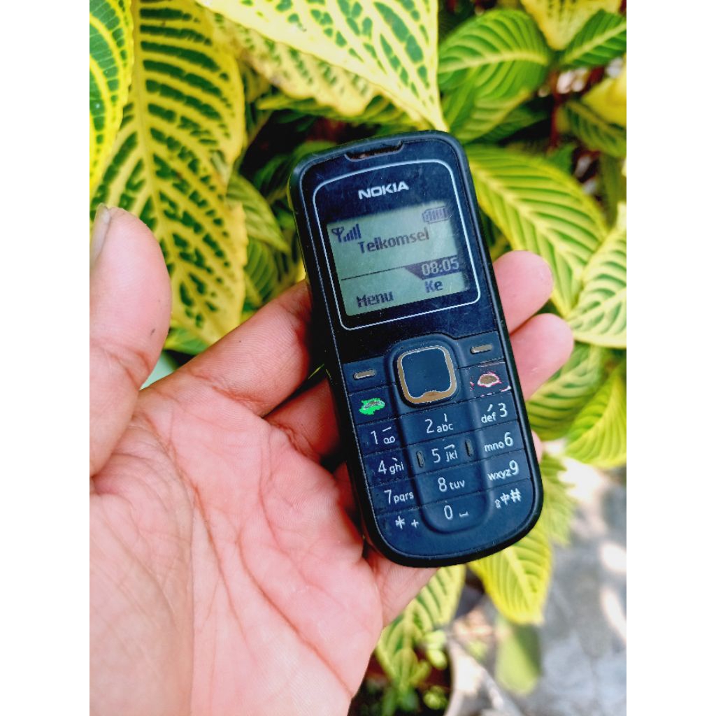 Hp jadul Nokia 1202 Monocrom hitam putih