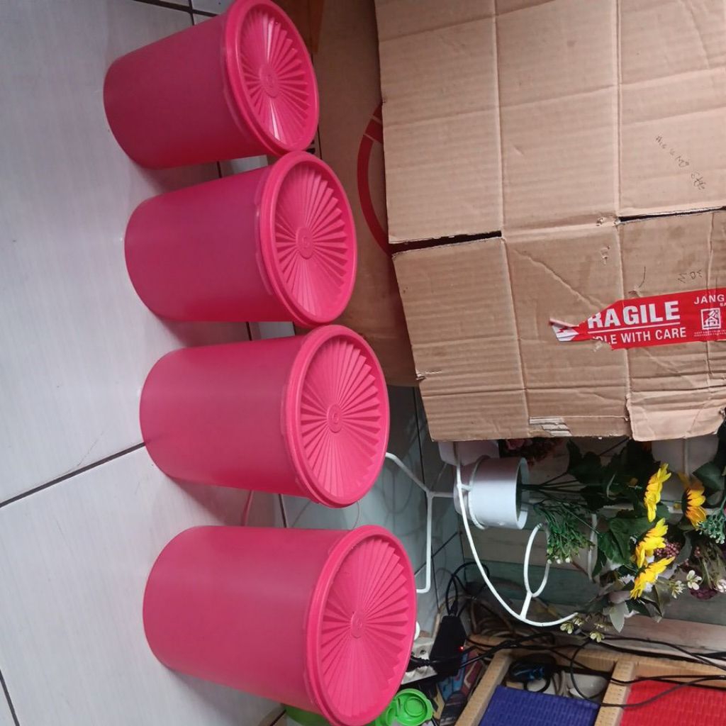 Deco Canister tupperware