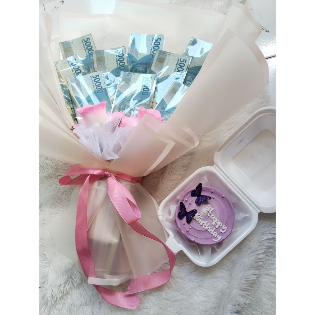 (BISA DADAKAN) BENTO CAKE WITH MONEY BOUQUET/BENTO CAKE DAN BUKET UANG KOSONGAN