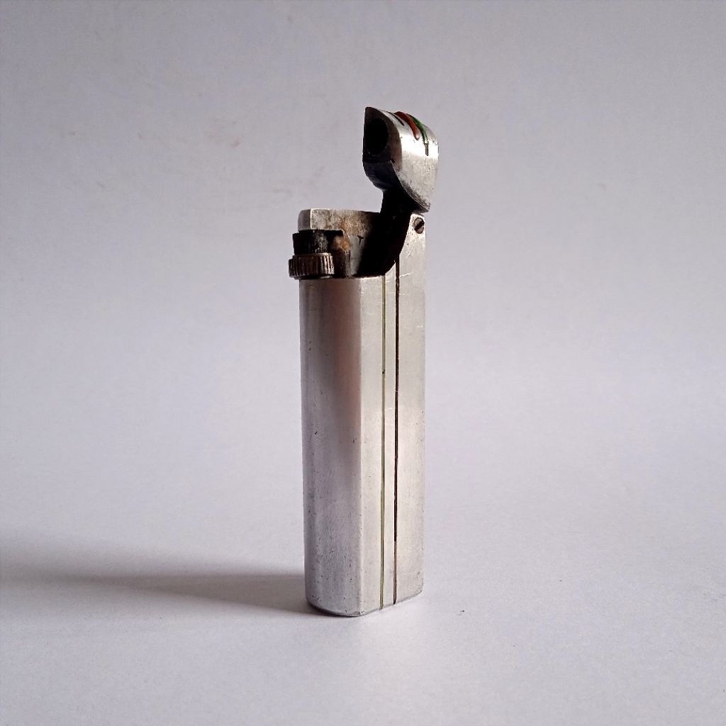 Antik Vintage Korek Api Minyak 1940's Bodi Logam Aluminium Kondisi Off Utuh Tua Layak Koleksi