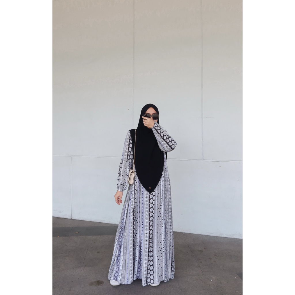 Basic Ethnic Love Black White by Zafeetri
