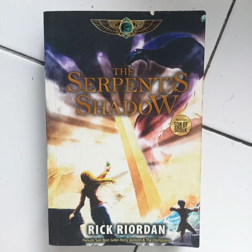 BUKU NOVEL FANEASI THE SERPENT'S SHADOW