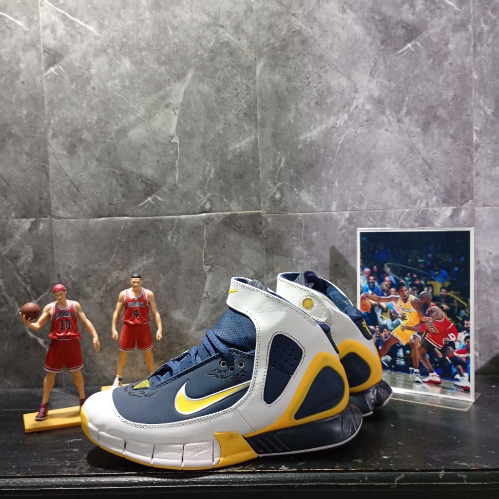 SEPATU BRANDED KONDISI ISTIMEWAH Nike Air Zoom Huarace 2k5. ukuran 41 insol 26cm.