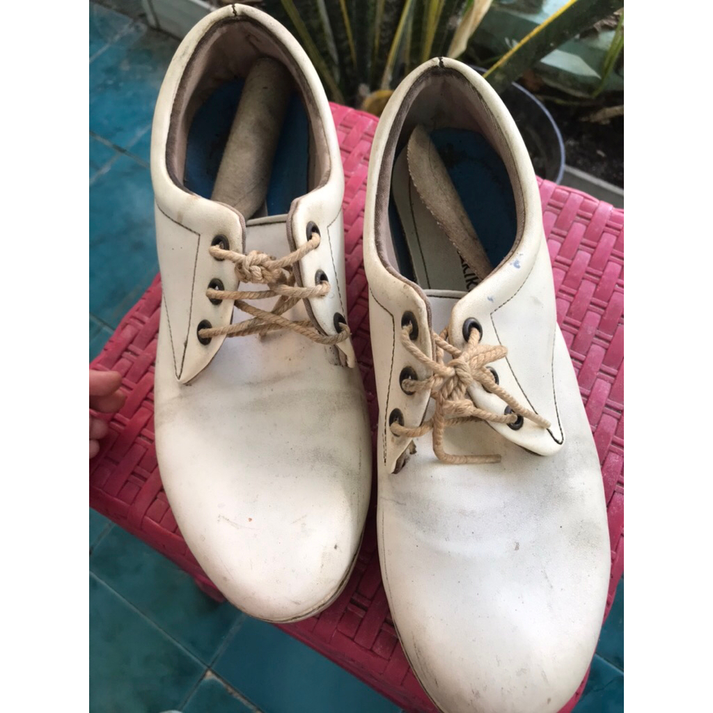 Preloved Sepatu Khakikakiku