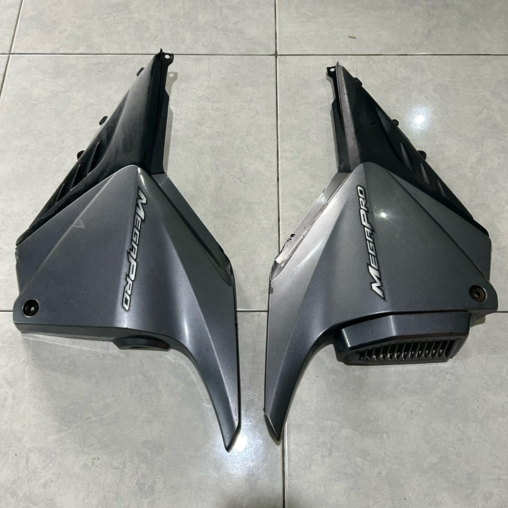 Cover Tutup Aki Megapro New Monoshock Original Copotan