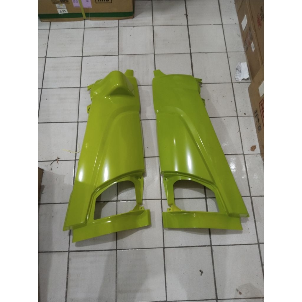 PIPI CABIN /PANEL PIPI SAMPING HINO 500 HIJAU