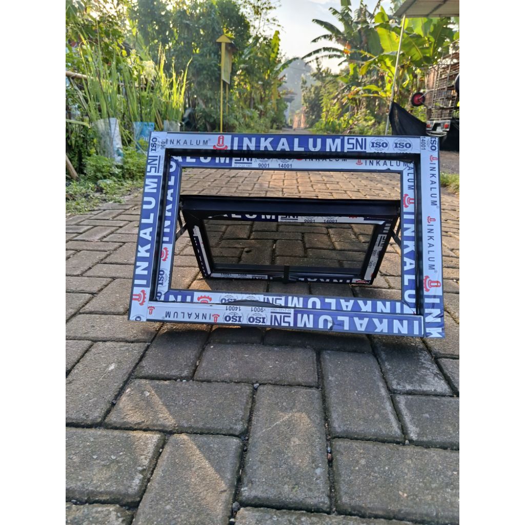 JENDELA CASMEN ALUMUNIUM MODERN MINIMALIS. JENDELA JUNGKIT FREE PAKING KAYU DAN BUBLE WRAP