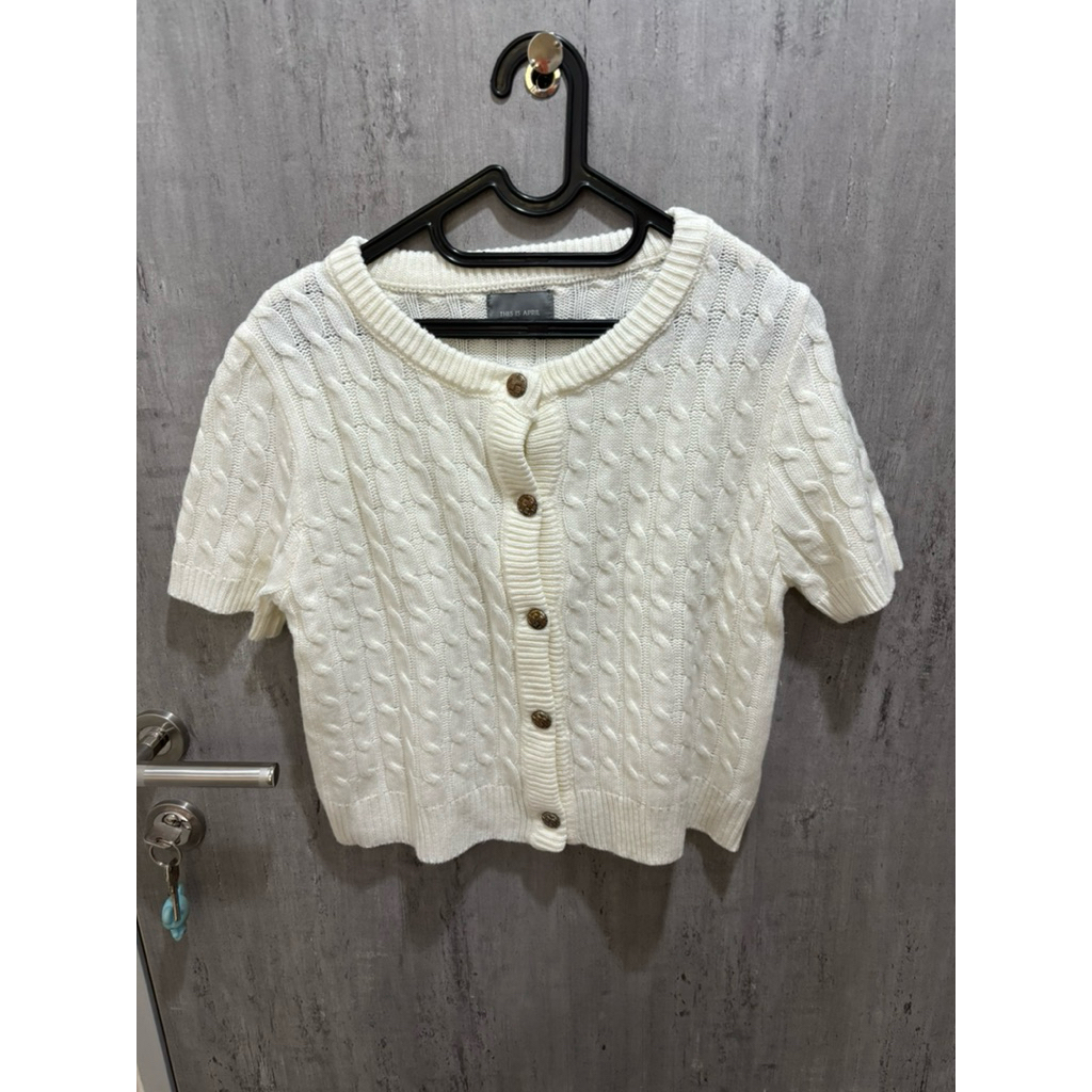 THIS IS APRIL X ENZY STORIA OUTER BROKEN WHITE KNIT RAJUT WITH GOLD BUTTON TOP