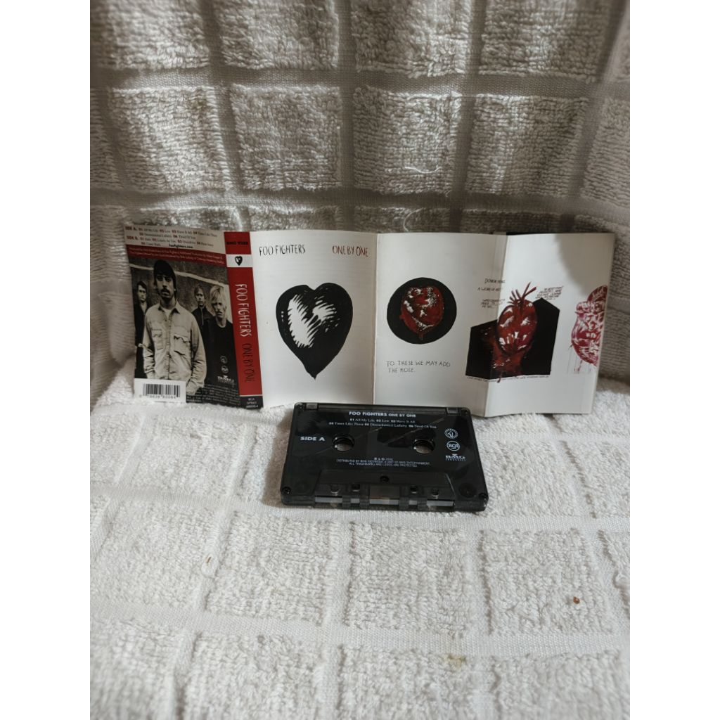 FOO FIGHTERS ONE BY ONE KASET PITA