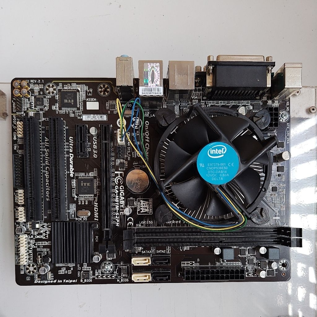 motherboard Gigabyte GA-H81M-S2PH+prosesor core i5-4590
