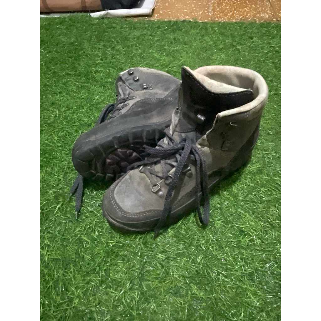 sepatu gunung lowa size 40,5