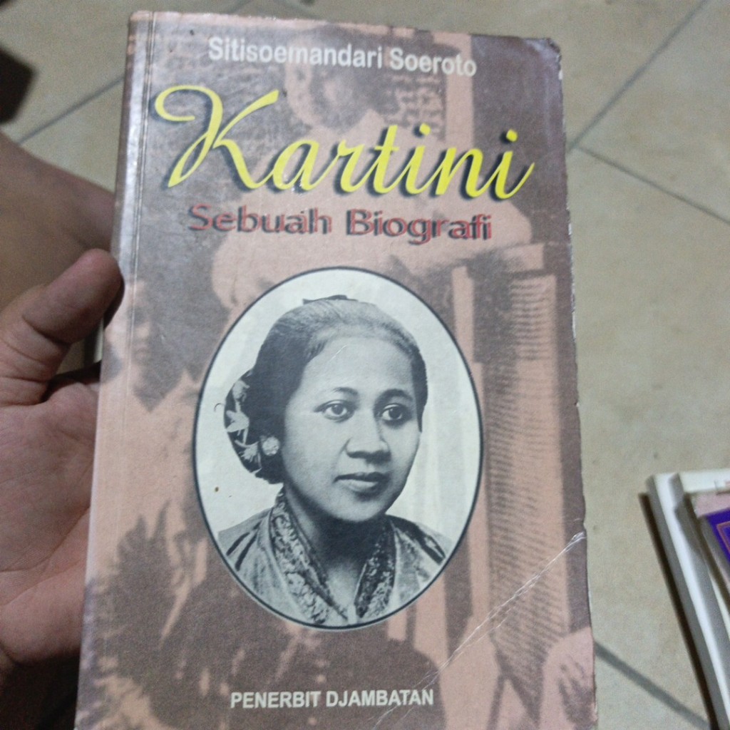 [Preloved] Kartini Sebuah Biografi  Sitisoemandari Soeroto