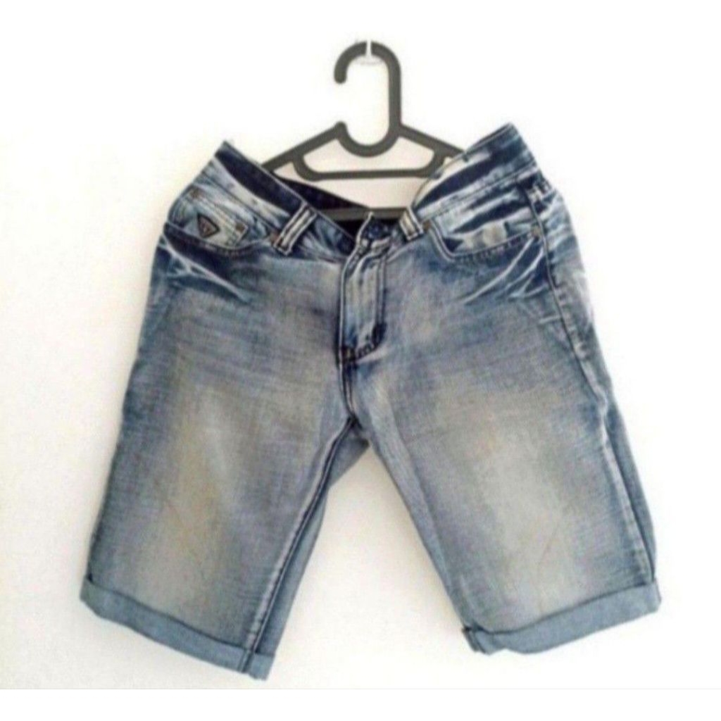 Celana Pendek Jeans Pria. Merk Guess