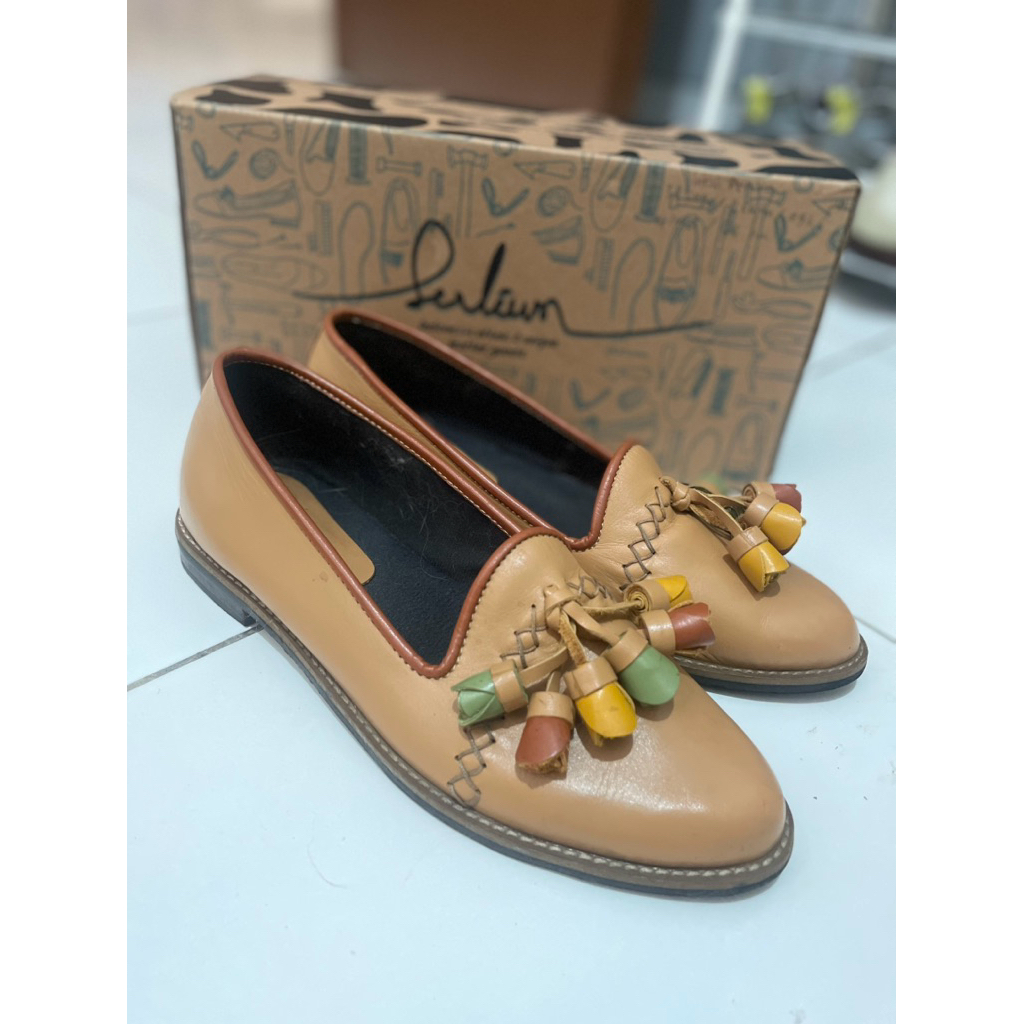 Sepatu Serlium Leather Thivi Ukuran 39 [Preloved]