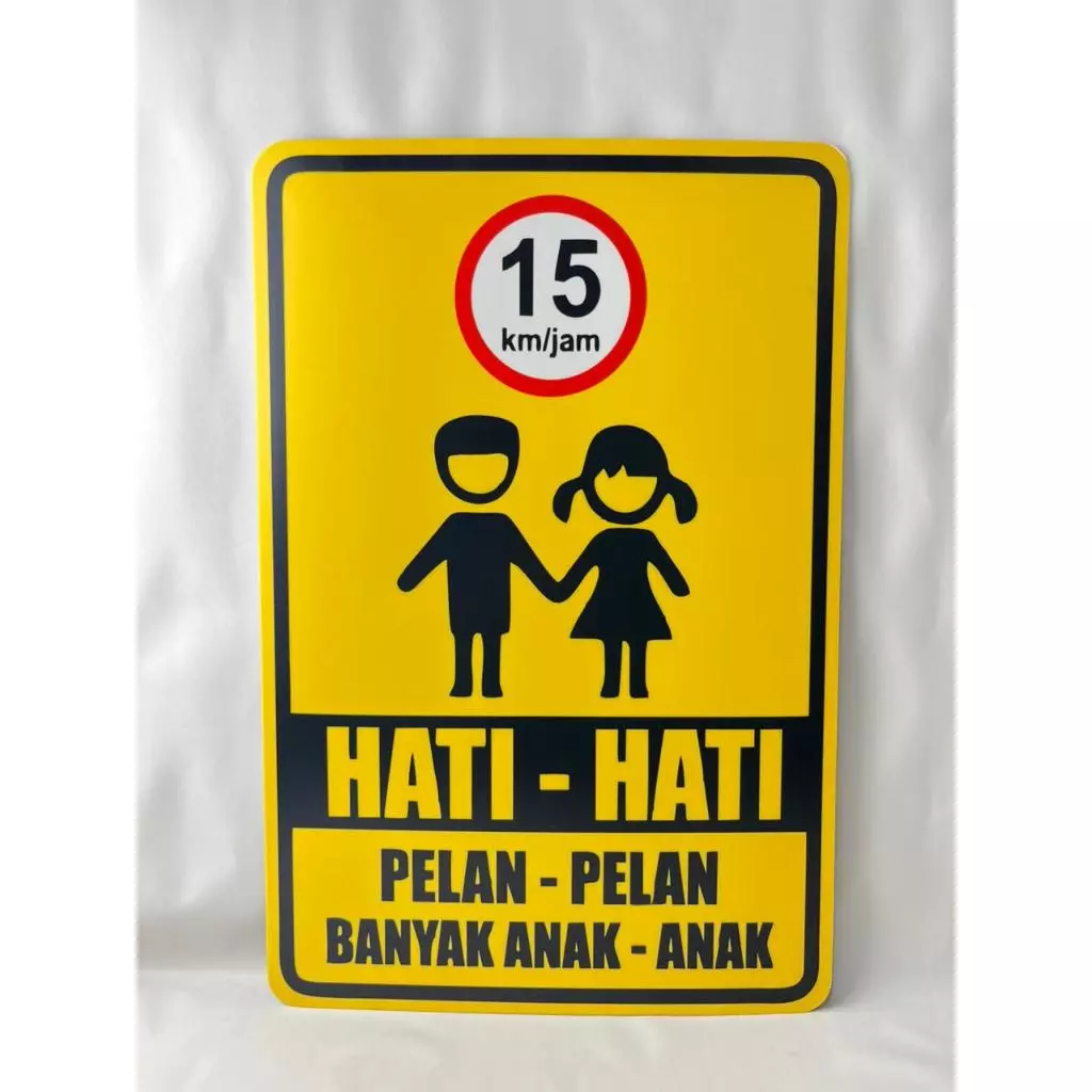 Rambu Peringatan "Hati Hati Banyak Anak Anak (M1)