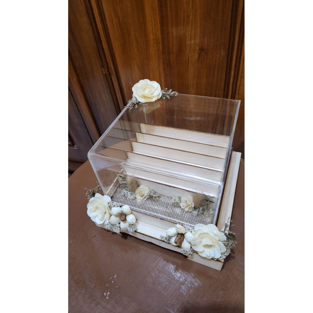 Kotak Uang Hantaran Seserahan Rusty Akrilik
