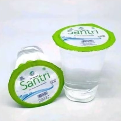 Air Mineral Santri kemasan gelas 240ml isi 48pcs