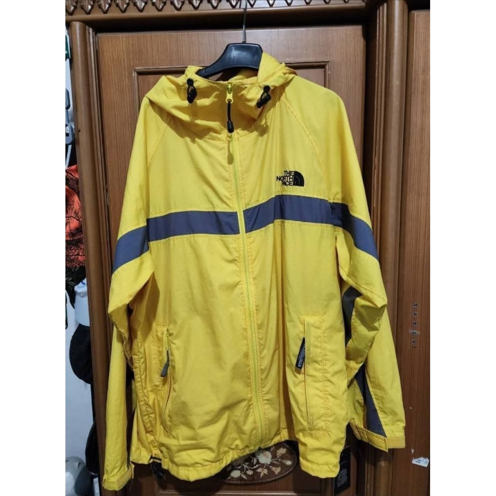 Jaket Outdoor Parasut TNF made in Japan