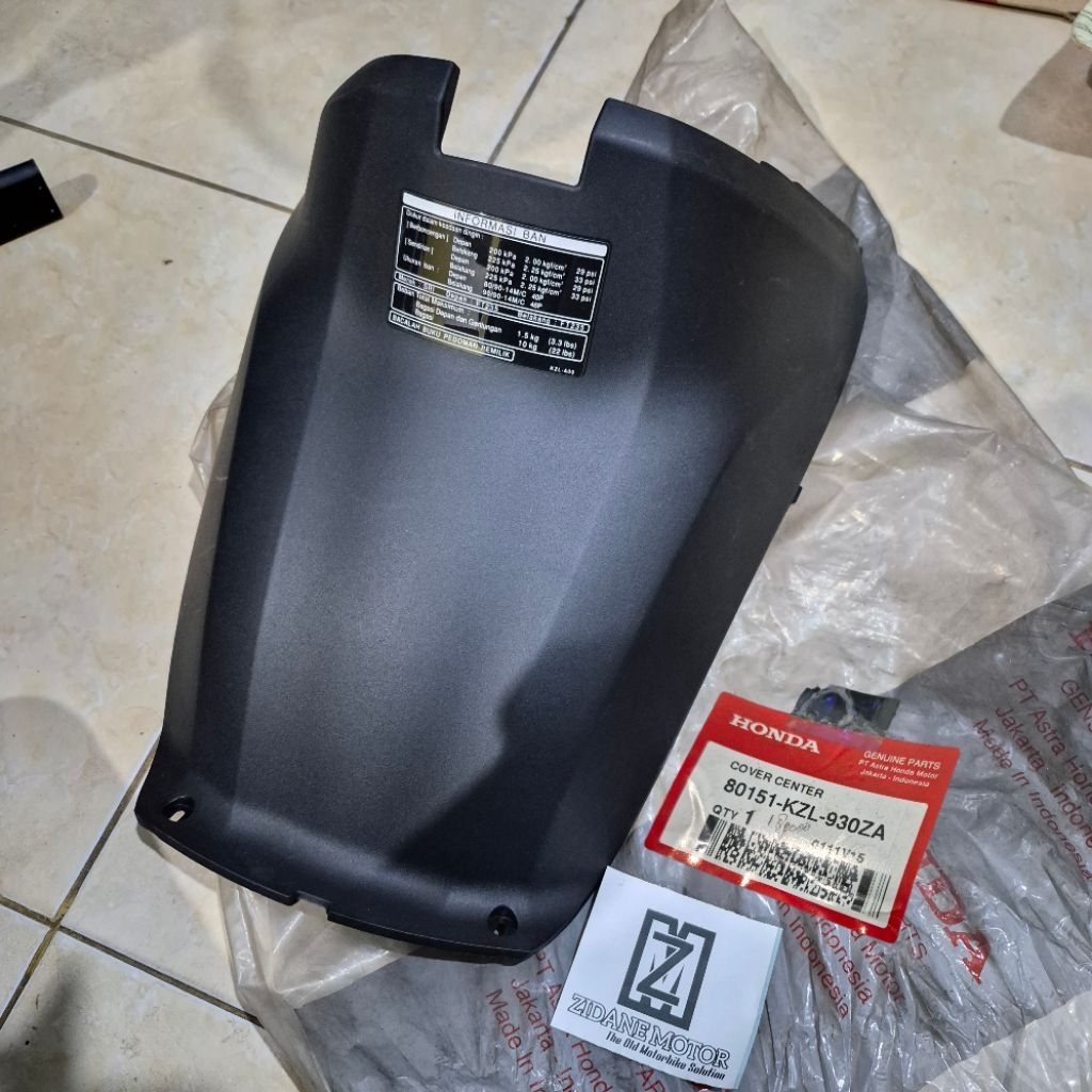 cover cafer kofer tutup center bawah jok mesin tangki jonda spacy original 80151-KZL-930ZA