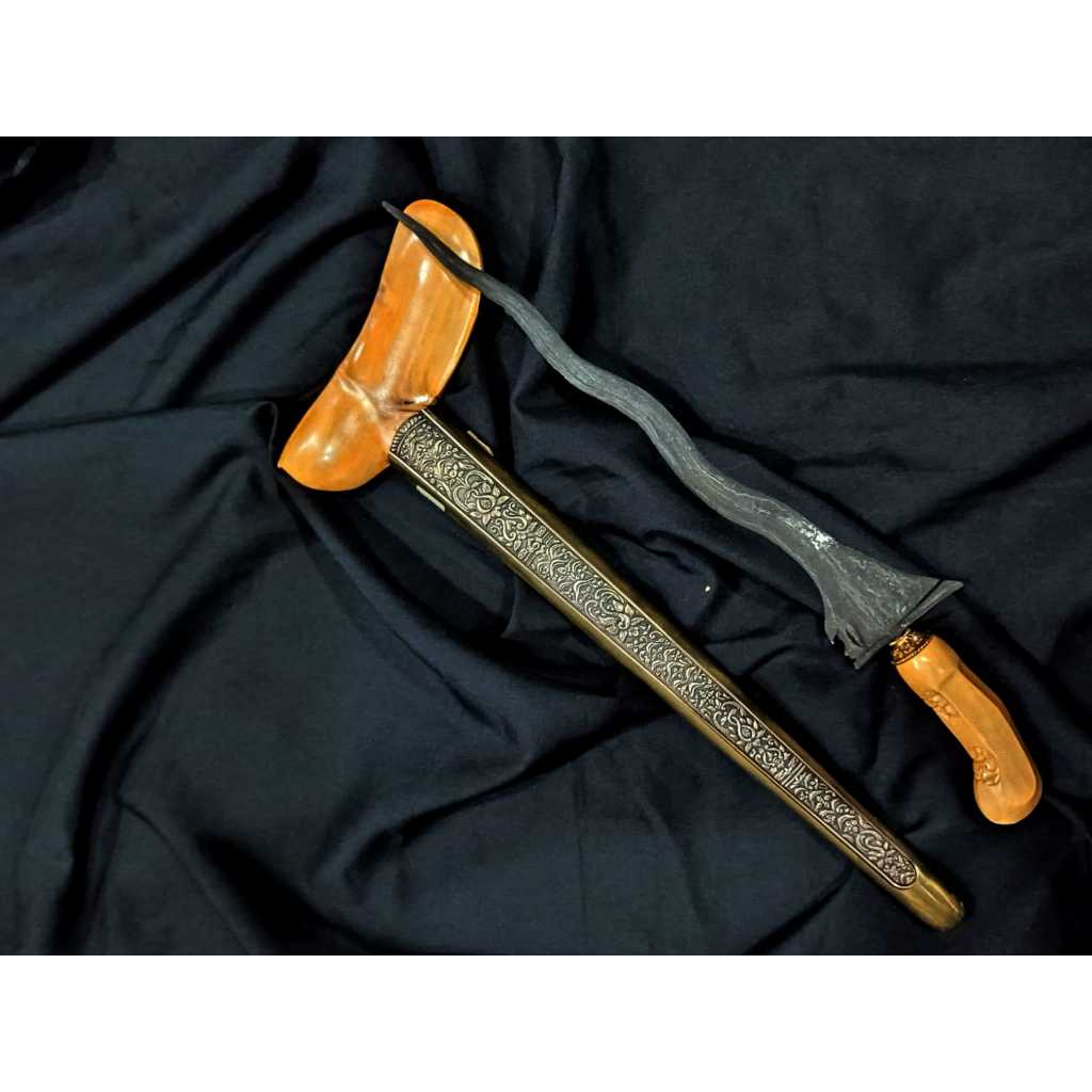 Keris Sepuh Carubuk Pamor Banyumili Tangguh Majapahit Sandangan warangka Gayaman Jogja