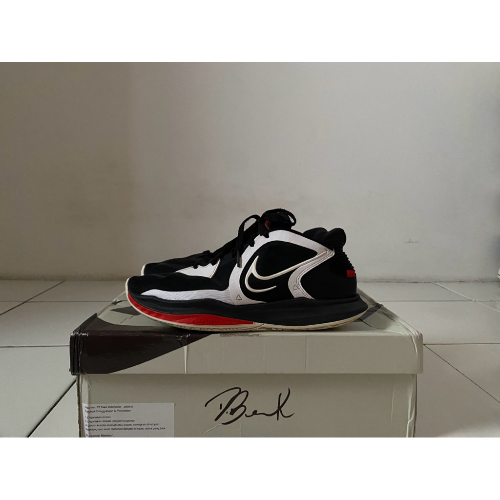 SEPATU BASKET KYRIE LOW 5 SIZE 41, 100% ORIGINAL