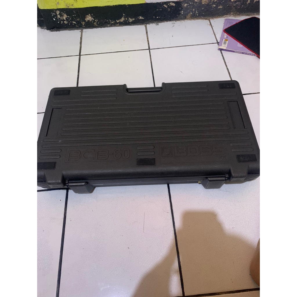 PEDALBOARD BOSS BCB-60 + BOSS CHROMATIC TUNER TU-12