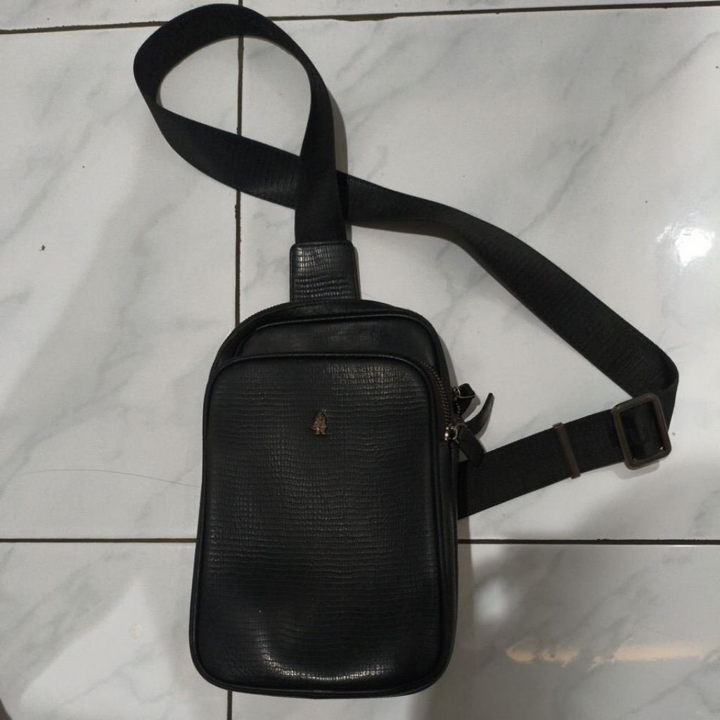 tas selempang pria wanita wais bag hush puppies bekas