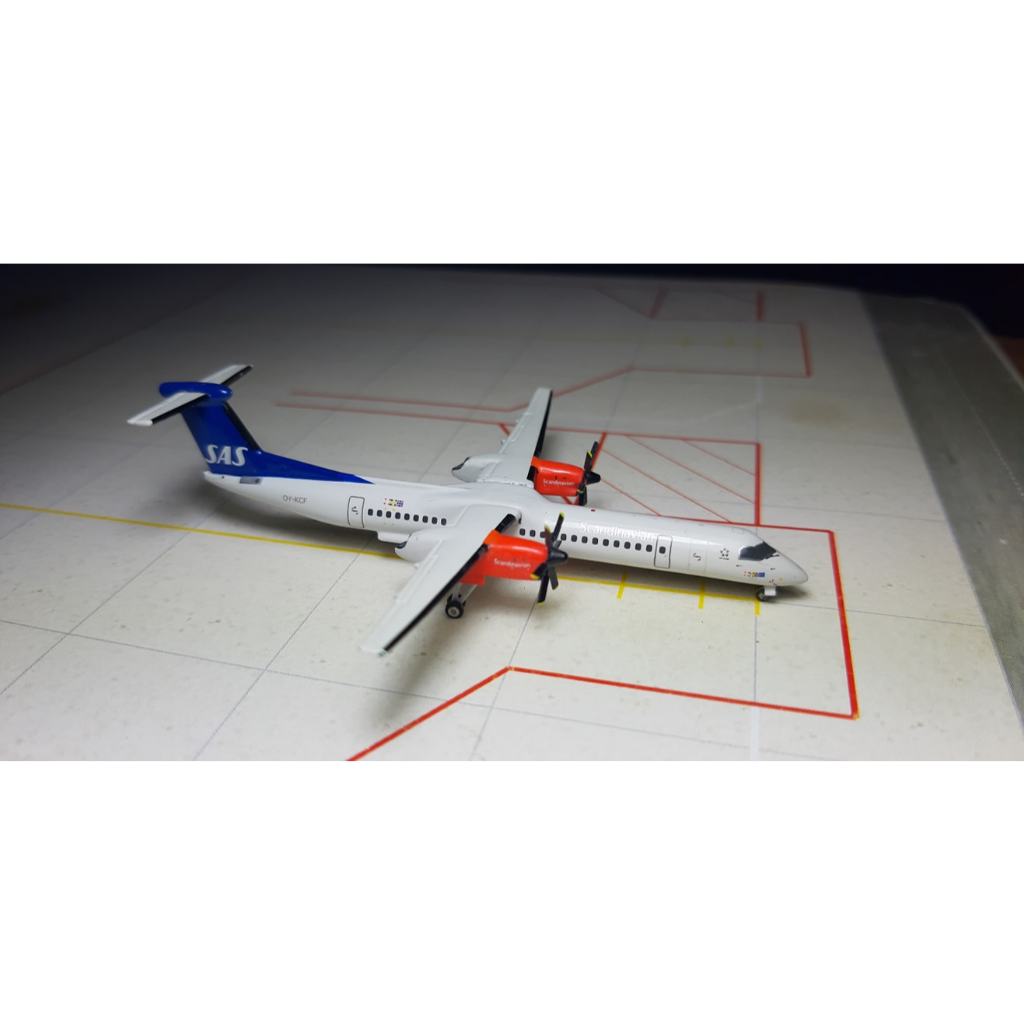 Diecast Pesawat SAS (Scandinavian Airlines System) - De Havilland Canada DHC-8-400Q Dash 8 - registr