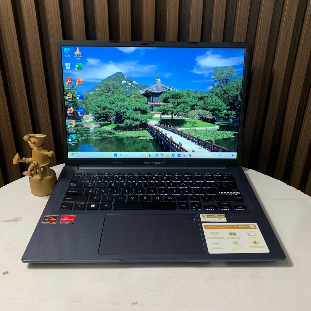 Laptop Asus VivoBook M1403Q  -Spesifikasi Processor AMD Ryzen 5 5600H 3.30GHz GPU AMD Radeon Graphic