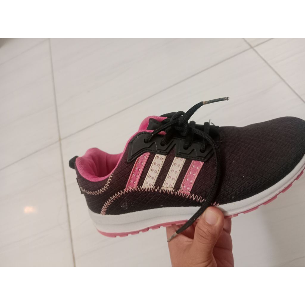 SEPATU SNEAKERS ANDO PRELOVED