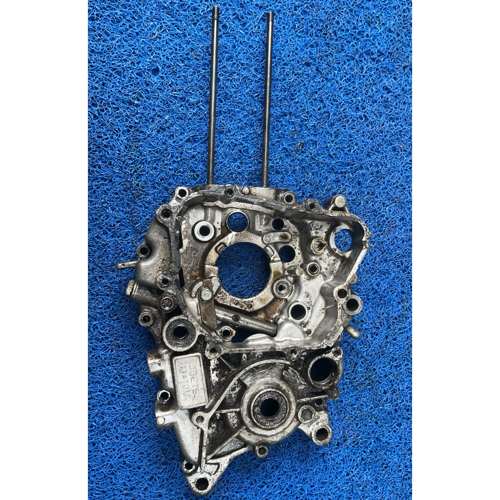 KRENGKES MESIN KIRI HONDA REVO FI/FIT INJEKSI ORIGINAL AHM KWW