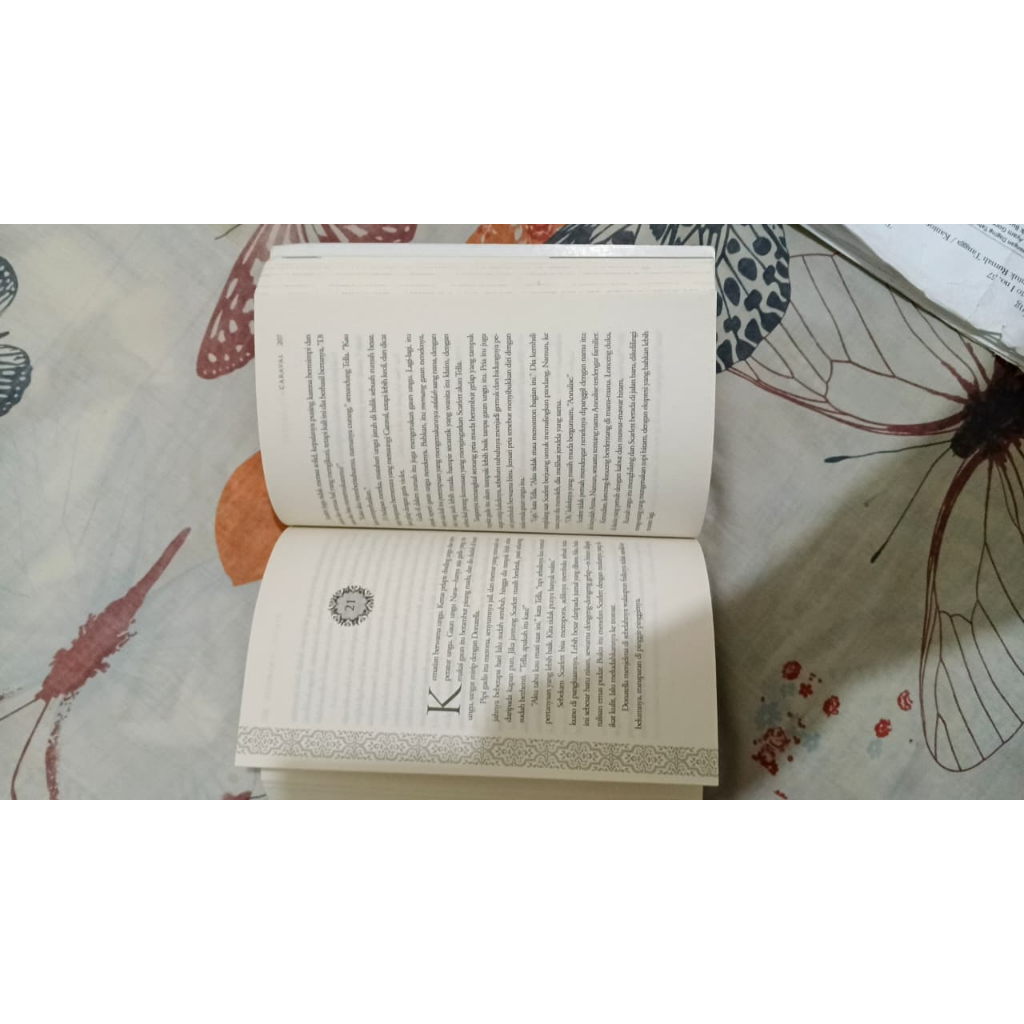 Preloved Novel Caraval #1