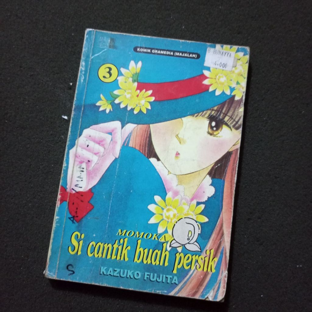 Komik Shoujo Momoka Si Cantik Buah Persik / Kazuko Fujita / Komik Gramedia Majalah Edisi 3 / Koleksi