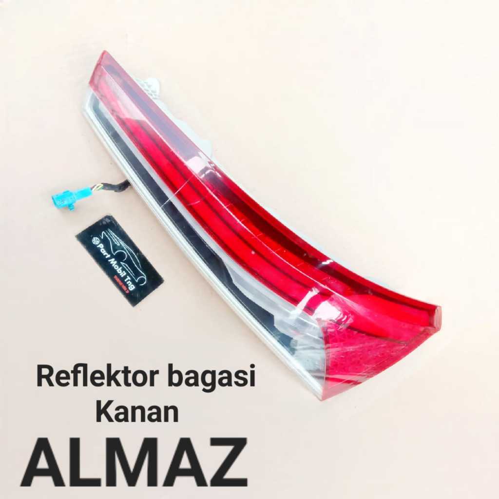 Reflektor Lampu Stop Stop Lamp Belakang Wuling Almaz  Kanan / Kiri  Varian