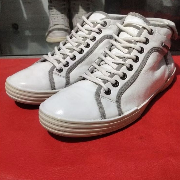 SEPATU SECOND EMPORIO ARMANI PUTIH SIZE 41