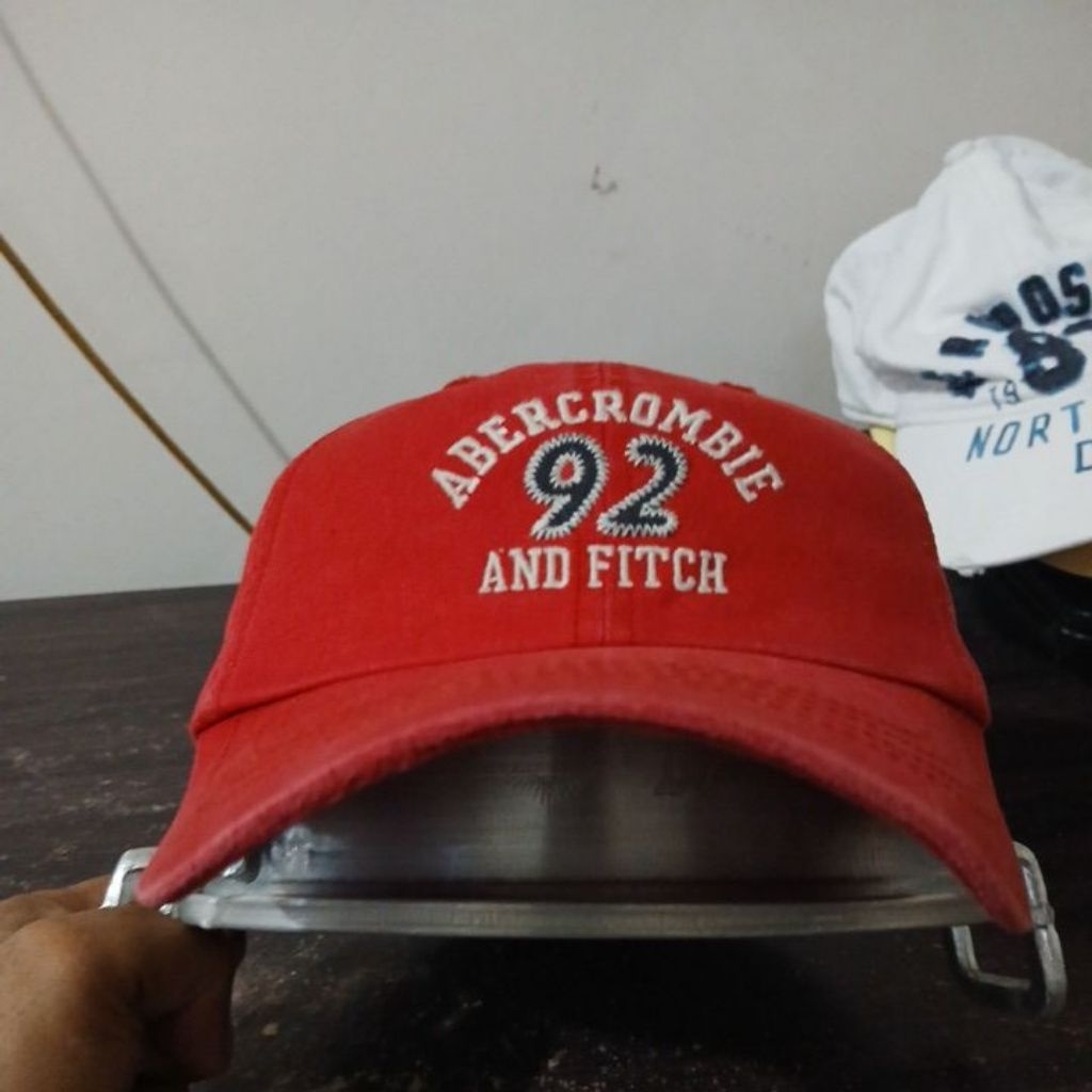 Topi baseball bahan katun tebal lembut warna merah electric logo bordir halus ABERCROMBIE second Ori