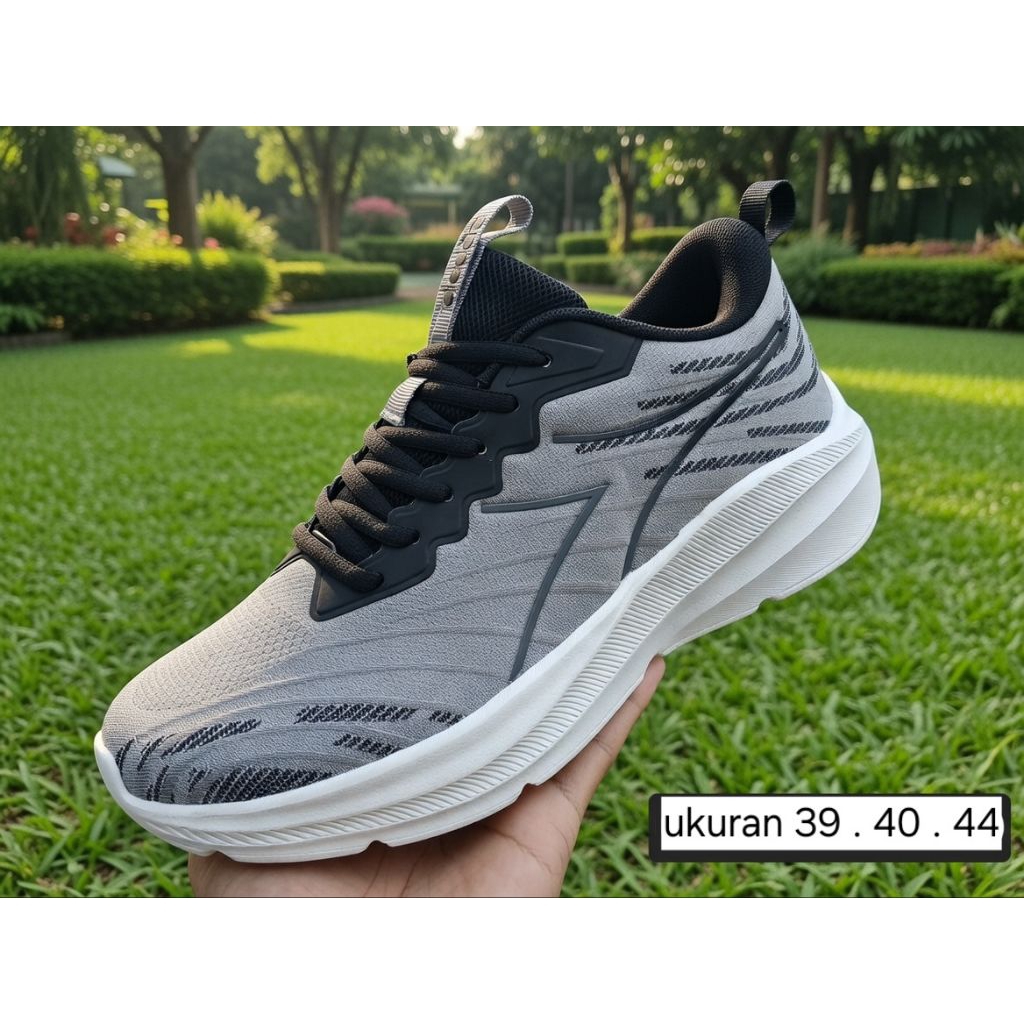 Sepatu hitam polos buat sekolah sport runing diadora grey