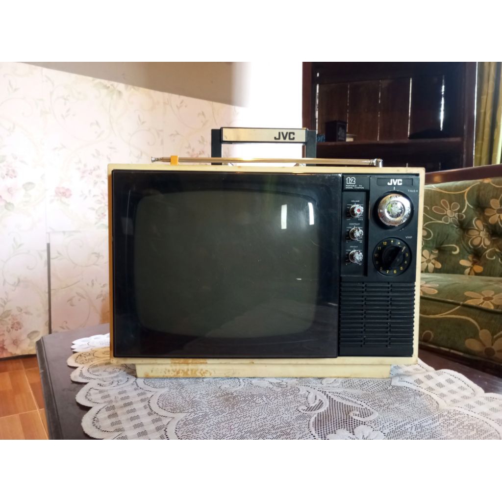 Televisi TV Jadul Antik Vintage Merk JVC Ukuran 12 Inch Lawas Tua Kuno Retro