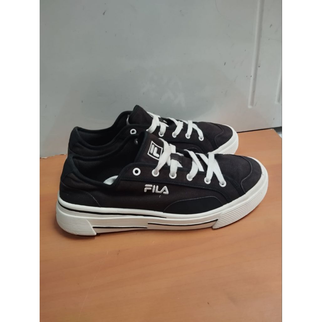 SEPATU SNEAKERS CASUAL FILA SIZE 41 BEKAS PRELOVED