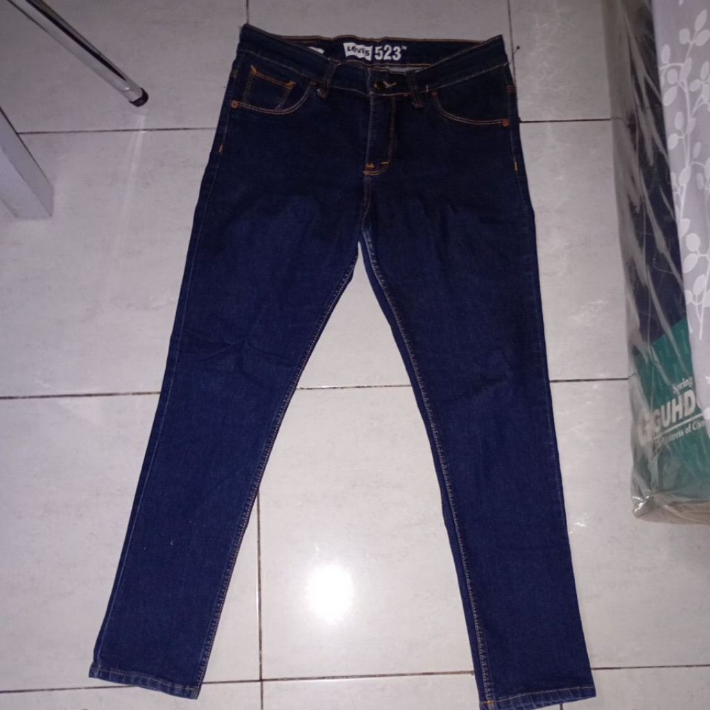 Celana Levis 523