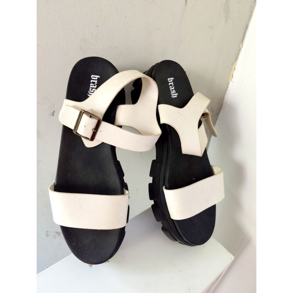 Preloved sepatu payless