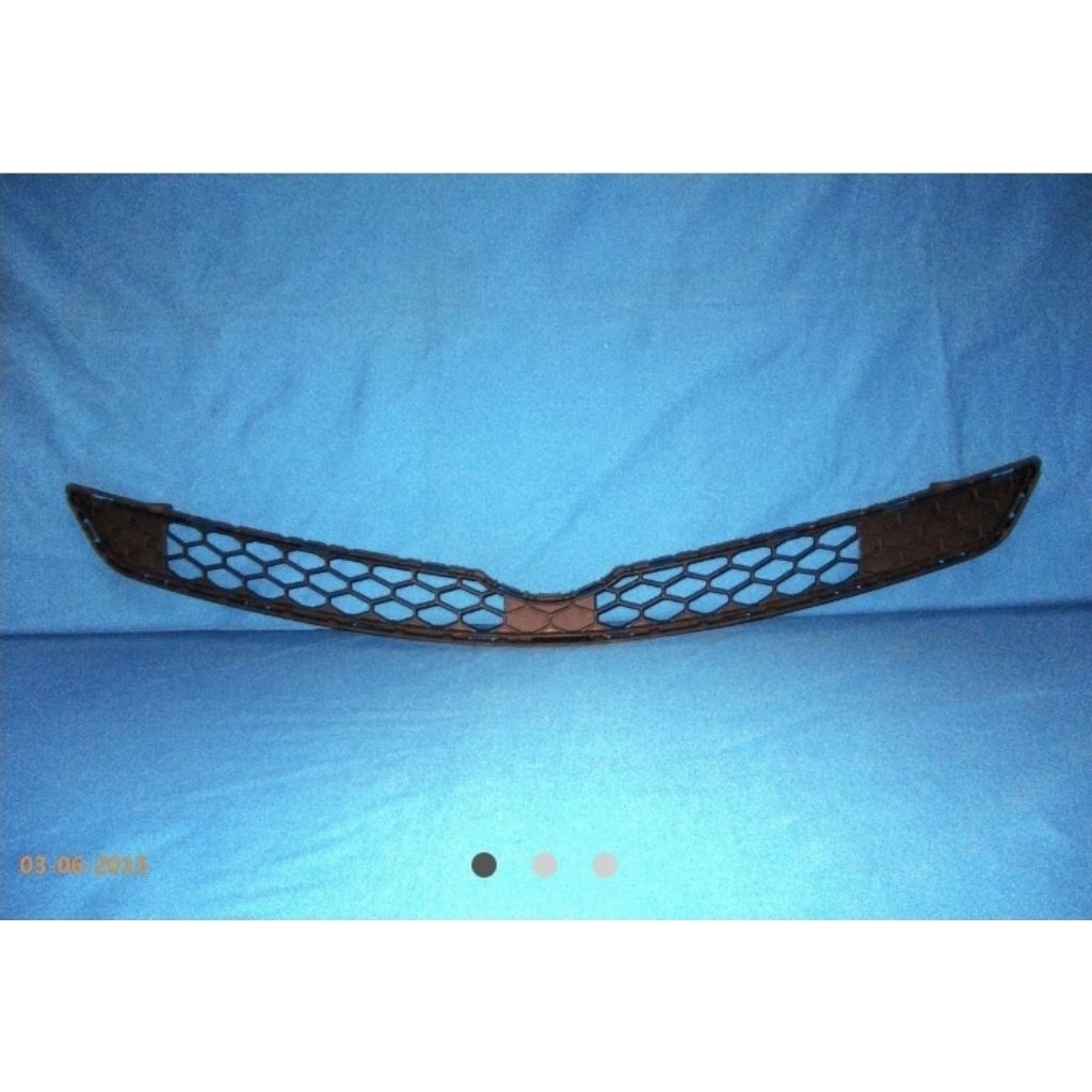 Grill atas bagian tengah Avanza Veloz 2012 2013 2014