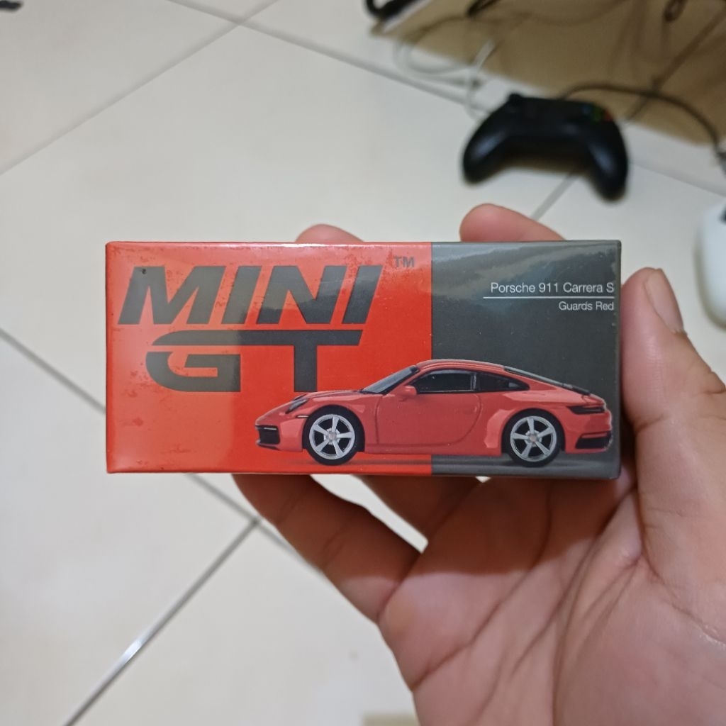 Mini GT Porsche 911 Carrera S guards red