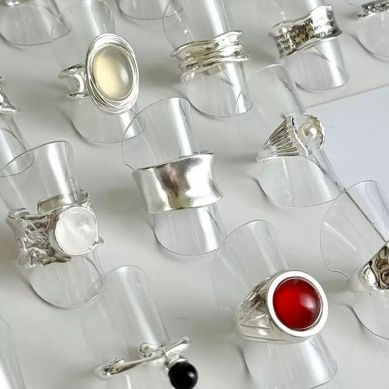 Stand/Display Perhiasan Plastik Minimalis, Alat Pajangan Cincin, Plastik Sekat Cincin, 12pcs