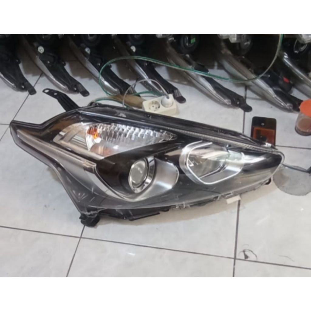 headlamp lampu depan sienta