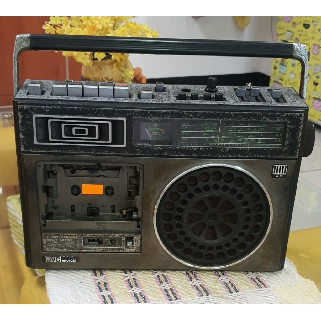 Tape recorder merk JVC jadul kondisi mati, untuk display/pajangan di cafe